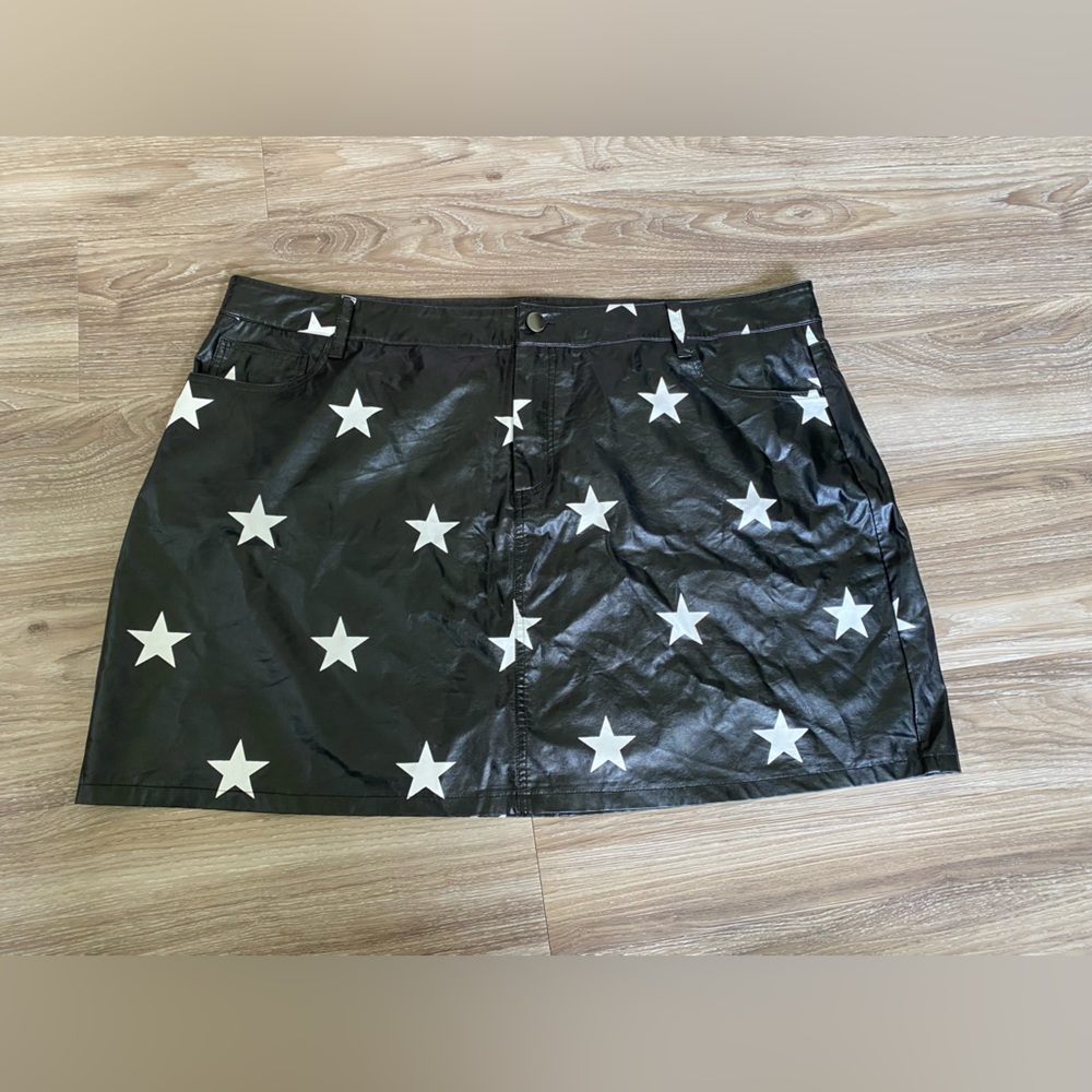 Beautiful Soul (ARULA) black and white vegan leather star print skirt